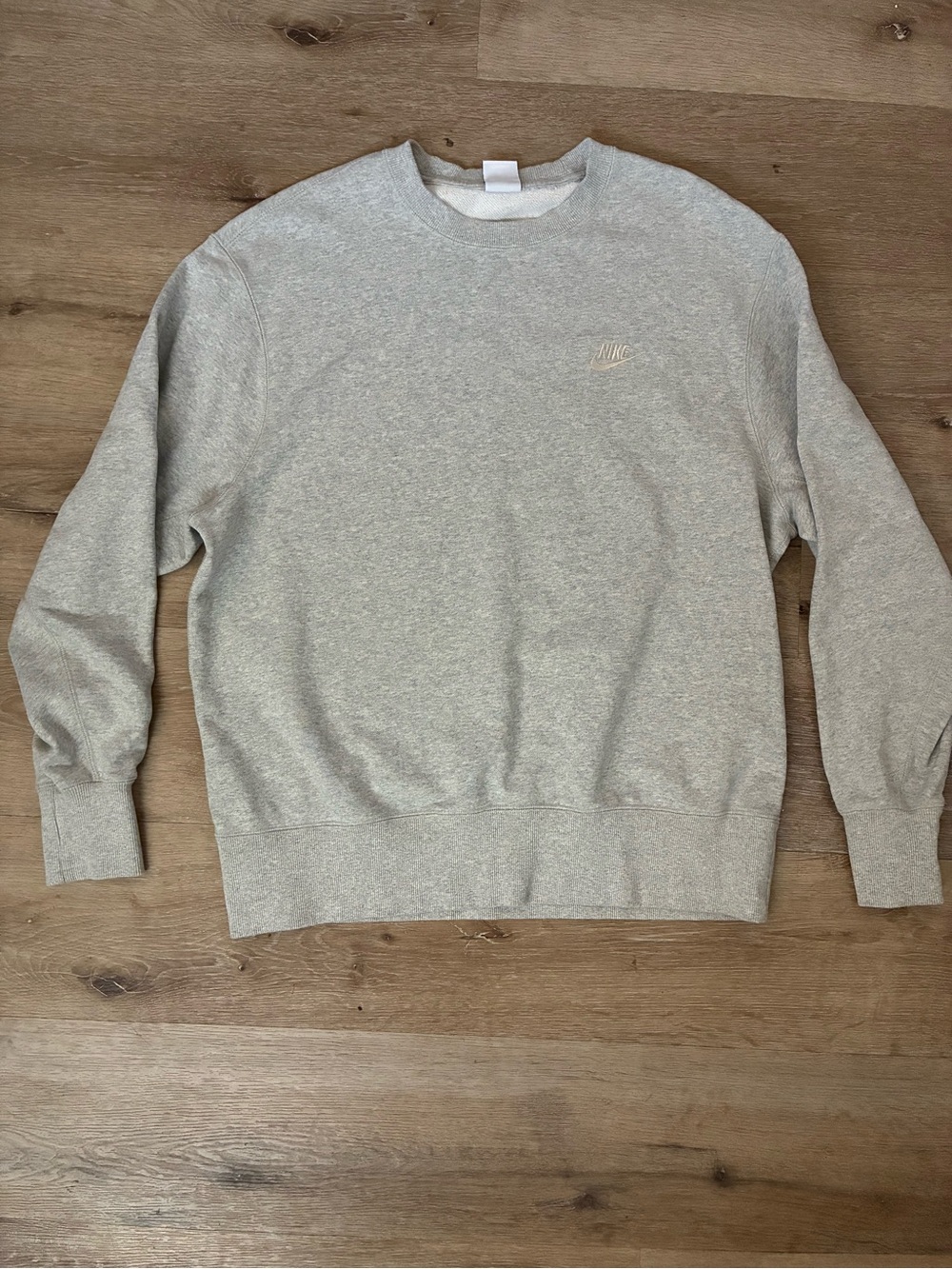 Nike Men's Crewneck Sweatshirt in Heather Gray